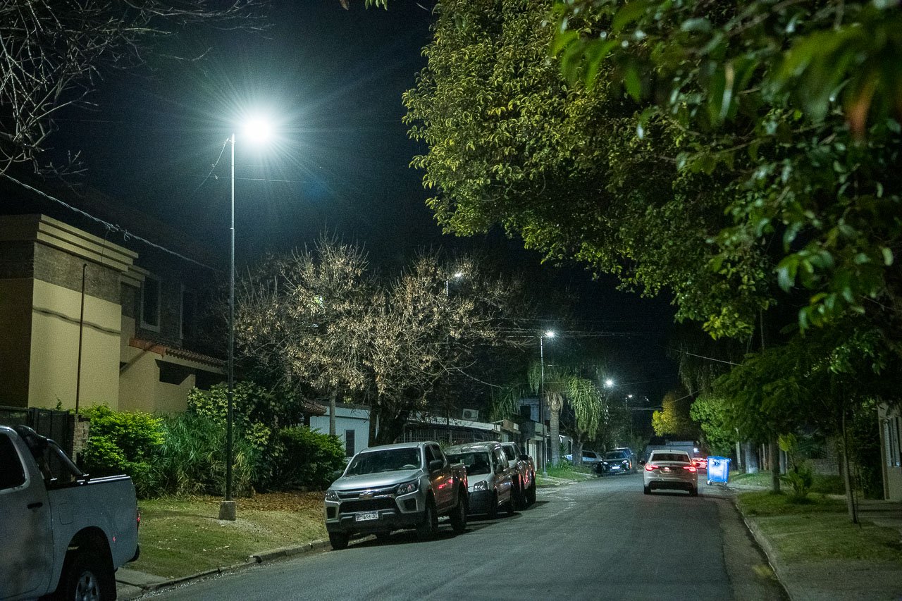 Avanza el plan de alumbrado LED en Paraná: instalaron 24 nuevas luminarias en Loma Hermosa